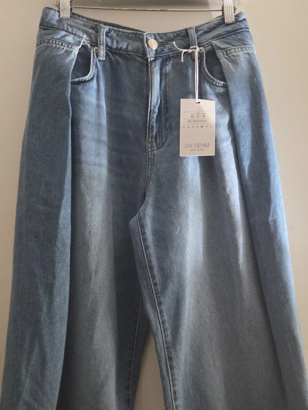 Balloon Fit Wide Leg Jeans in Light Blue -